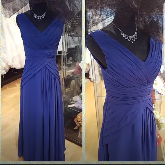 Sample Dresses - Picture 2 of 4